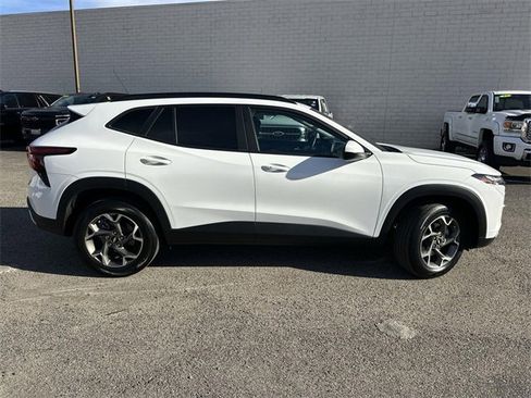 Used 2024 Chevrolet Trax LT w/ Driver Confidence Package image 3