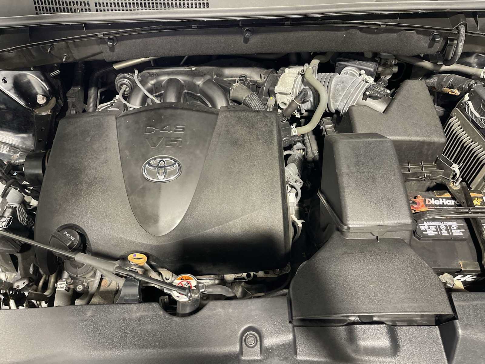 Used 2019 Toyota Highlander LE AWD/4WD image 9