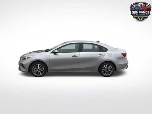 Used 2024 Kia Forte LXS w/ LXS Technology Package FWD image 2