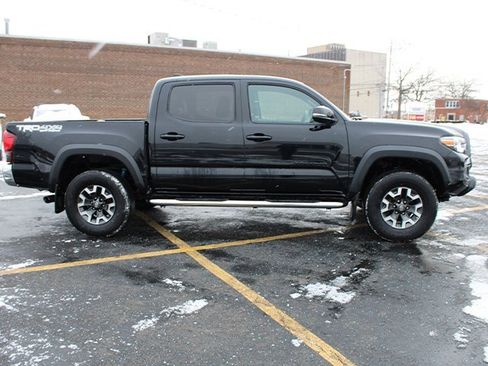Used 2019 Toyota Tacoma TRD Off-Road image 5