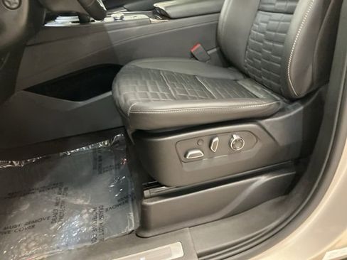 Used 2023 Cadillac Escalade Premium Luxury Platinum image 10