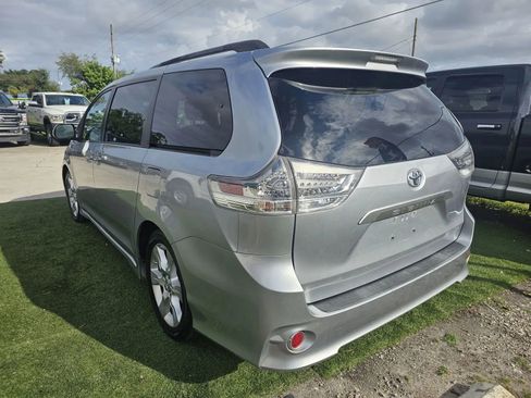 Used 2011 Toyota Sienna SE image 5