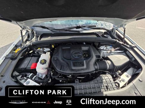 Used 2023 Jeep Grand Cherokee Summit AWD/4WD image 29
