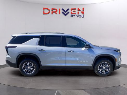 New 2026 Chevrolet Traverse LT w/ LPO, Floor Liner Package image 6