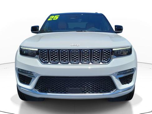 Used 2025 Jeep Grand Cherokee Summit w/ Luxury Tech Group V AWD/4WD image 2
