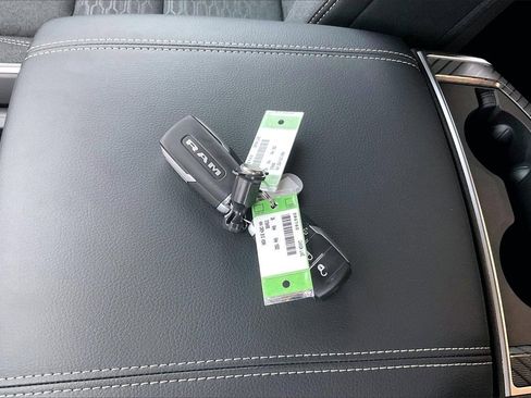 New 2026 RAM 1500 4x4 Crew Cab image 31