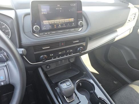 Used 2024 Nissan Rogue SV image 30