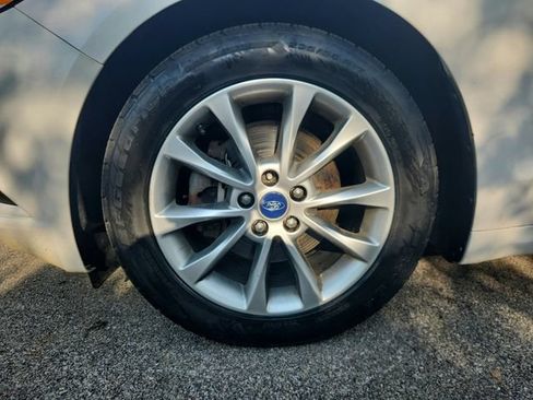 Used 2017 Ford Fusion SE w/ Fusion SE Technology Package FWD image 26