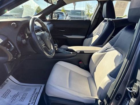 Used 2019 Lexus UX 200 w/ Premium Package FWD image 10