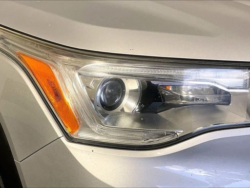 Used 2017 GMC Acadia SLE FWD image 27
