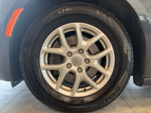 Used 2020 Chrysler Pacifica Touring w/ Cold Weather Group FWD image 9