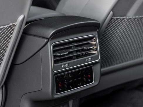 Used 2022 Audi SQ7 Premium Plus AWD/4WD image 36