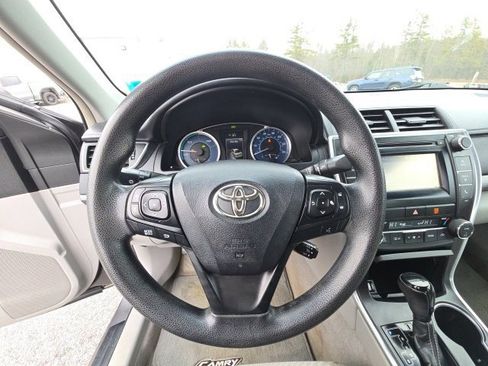 Used 2015 Toyota Camry XLE image 12