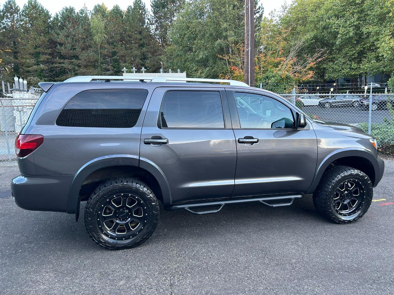 Used 2018 Toyota Sequoia SR5 w/ Premium Package AWD/4WD image 4
