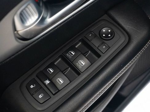 Used 2020 Chrysler Pacifica Touring w/ S Appearance Package FWD image 14
