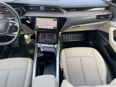 Used 2022 Audi e-tron Premium Plus w/ Premium Plus Package image 28
