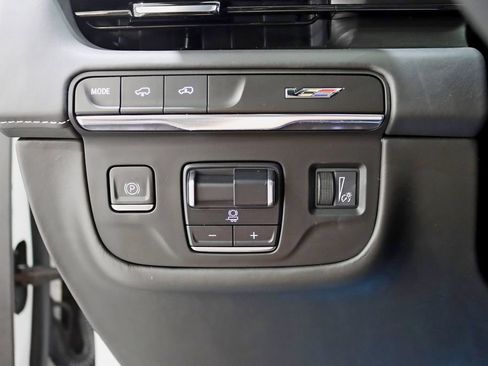 Used 2023 Cadillac Escalade ESV V w/ LPO, ONYX Package AWD/4WD image 16