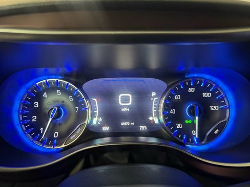 Used 2017 Chrysler Pacifica Limited FWD image 28