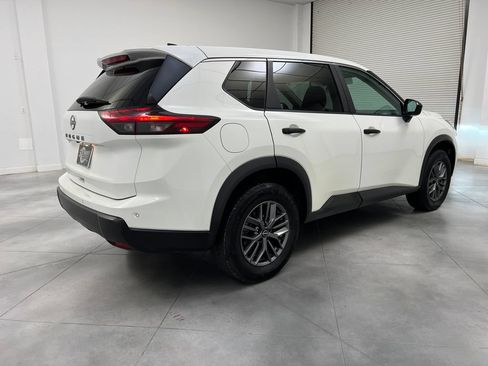 Used 2024 Nissan Rogue S FWD image 9