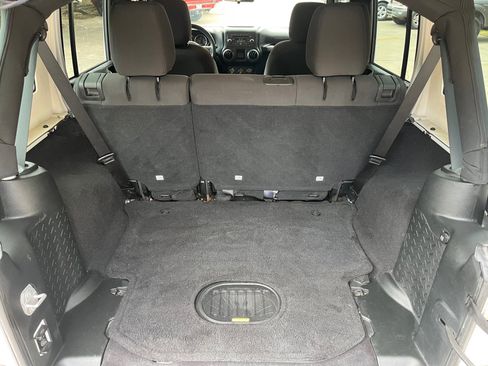 Used 2018 Jeep Wrangler Unlimited Sport w/ Connectivity Group image 10