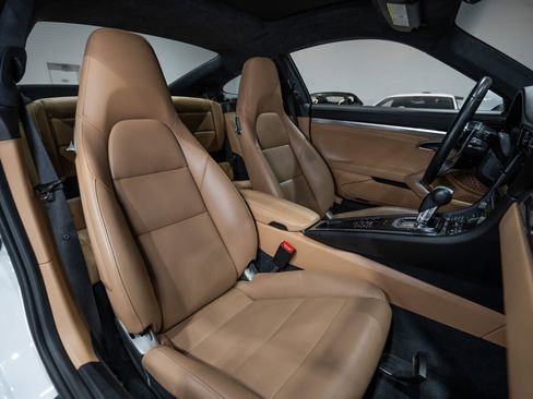 Used 2019 Porsche 911 Carrera 4 AWD/4WD image 29
