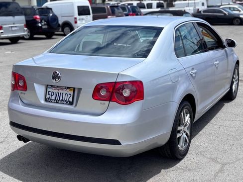 Used 2005 Volkswagen Jetta 2.5 image 8