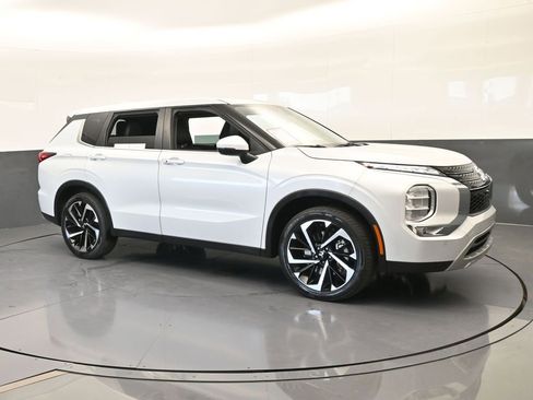 Used 2023 Mitsubishi Outlander SE image 8