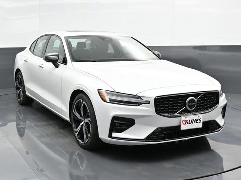 New 2025 Volvo S60 B5 Plus w/ Climate Package image 5