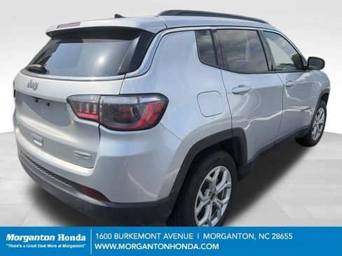 Used 2024 Jeep Compass Latitude AWD/4WD image 8