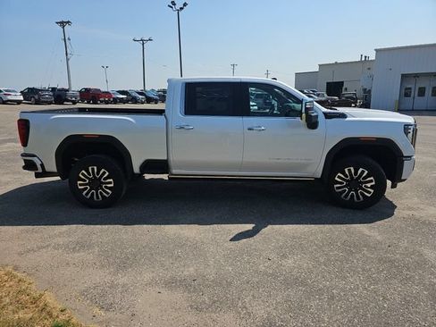 Used 2024 GMC Sierra 3500 Denali Ultimate AWD/4WD image 6
