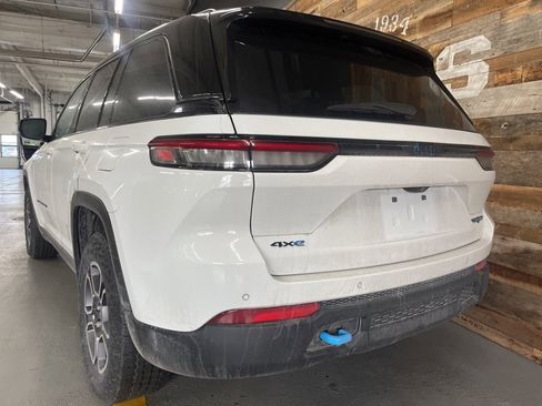 Used 2022 Jeep Grand Cherokee Trailhawk image 12