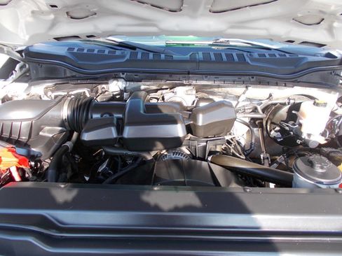 Used 2018 Ford F250 XL w/ Power Equipment Group image 8