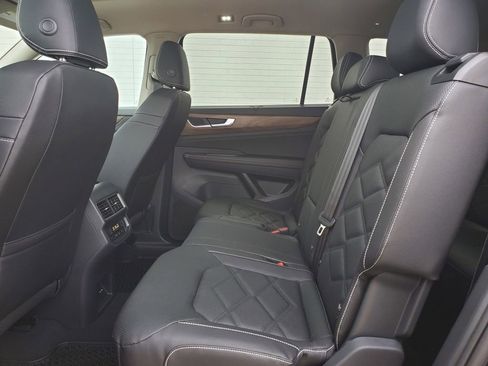 New 2026 Volkswagen Atlas SE FWD image 9