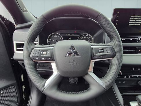New 2026 Mitsubishi Outlander LE AWD/4WD image 18