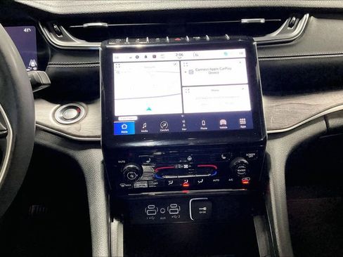 Used 2023 Jeep Grand Cherokee Limited image 8