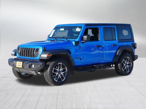 Used 2025 Jeep Wrangler Sport S w/ Convenience Group image 3