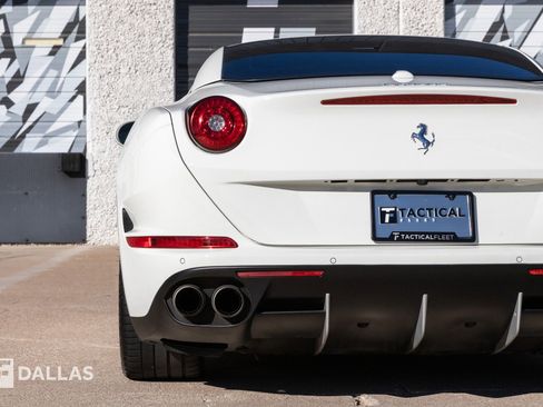 Used 2015 Ferrari California T image 14
