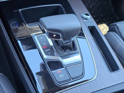 Used 2024 Audi Q5 e Prestige w/ Prestige Package image 17