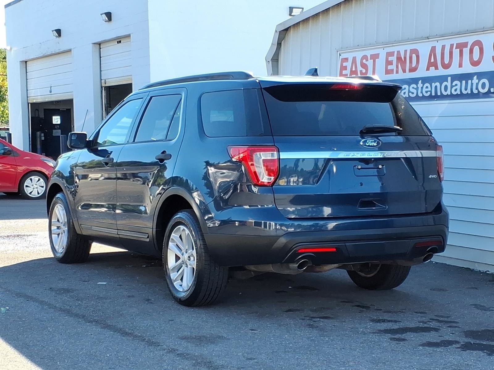 Used 2016 Ford Explorer 4WD image 3