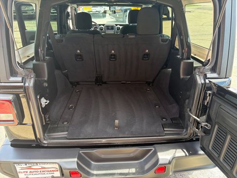 Used 2020 Jeep Wrangler Unlimited Sahara AWD/4WD image 25