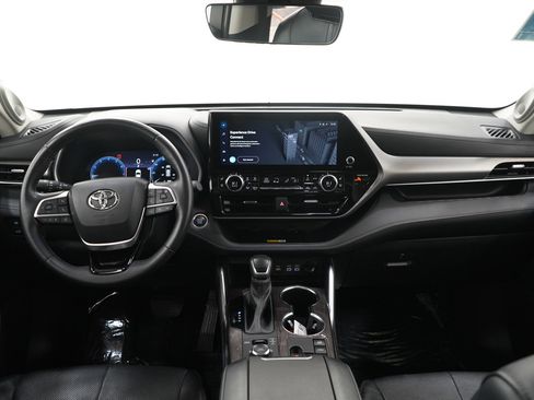 Used 2024 Toyota Highlander Limited AWD/4WD image 17