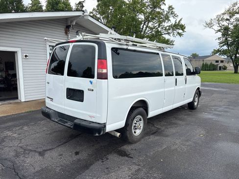 Used 2014 Chevrolet Express 3500 Extended RWD image 3