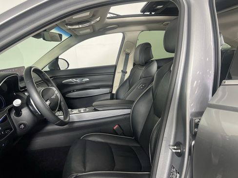 Used 2023 Genesis GV70 2.5T w/ Advanced Package image 21