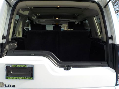 Used 2015 Land Rover LR4 HSE image 25