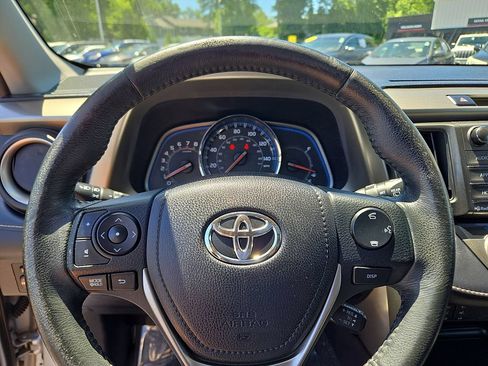 Used 2014 Toyota RAV4 Limited w/ Technology Package AWD/4WD image 20