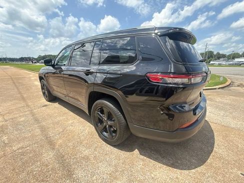 Used 2025 Jeep Grand Cherokee L Limited w/ Black Appearance Package AWD/4WD image 6