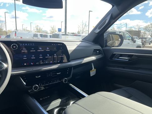 New 2026 Chevrolet Suburban Z71 w/ Comfort Package image 25