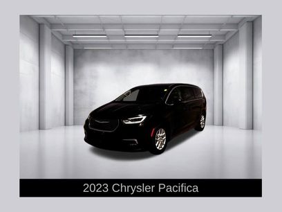 Used 2023 Chrysler Pacifica Touring-L