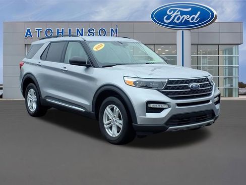 Used 2022 Ford Explorer XLT w/ Equipment Group 202A image 3
