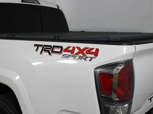 Used 2020 Toyota Tacoma TRD Sport w/ Technology Package AWD/4WD image 31